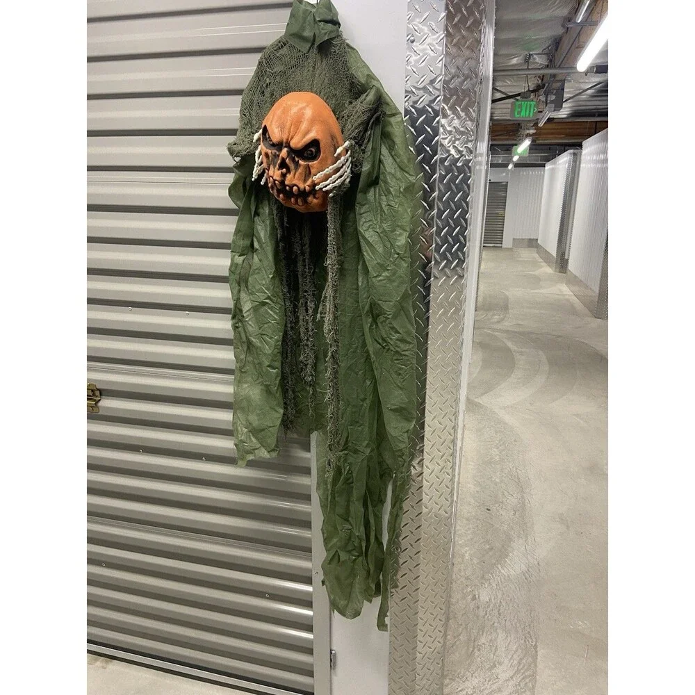 Hanging Ghoul Talking Halloween Lewis the Pumpkin Glows Hyde Decoration